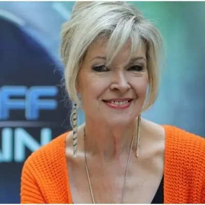 Julia Somerville Biography: Daughter, Life Partner, Age, Net Worth, Siblings, Parents, Height, Ethnicity Julia Somerville Biography: Daughter, Life Partner, Age, Net Worth, Siblings, Parents, Height, Ethnicity