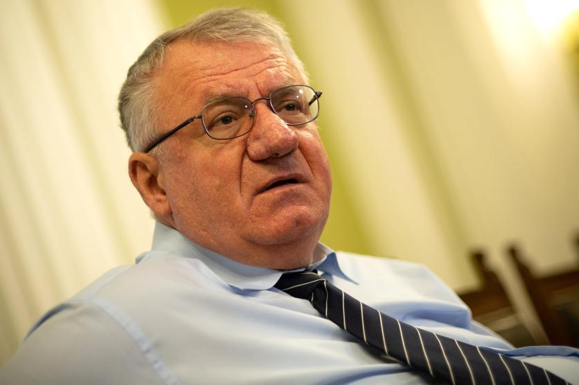 Vojislav Šešelj Biography: Birthday, Ethnicity, Age, Net Worth, Siblings, Family, Political Party, Wife, Children, Awards