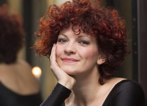 Helena Josefsson Biography: Age, Net Worth, Songs, Husband, Height, Sandy Mouche, Albums