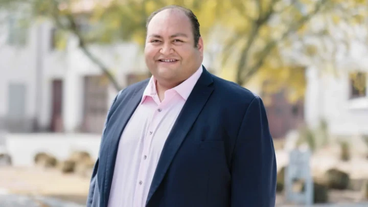 Daniel Hernández Jr. Biography: Height, Girlfriend, Political Party, Awards, Ethnicity, Age, Net Worth, Siblings, Parents