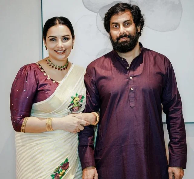 Meet Shweta Menon’s Spouses: Sreevalsan Menon and Bobby Bhonsle Meet Shweta Menon’s Spouses: Sreevalsan Menon and Bobby Bhonsle