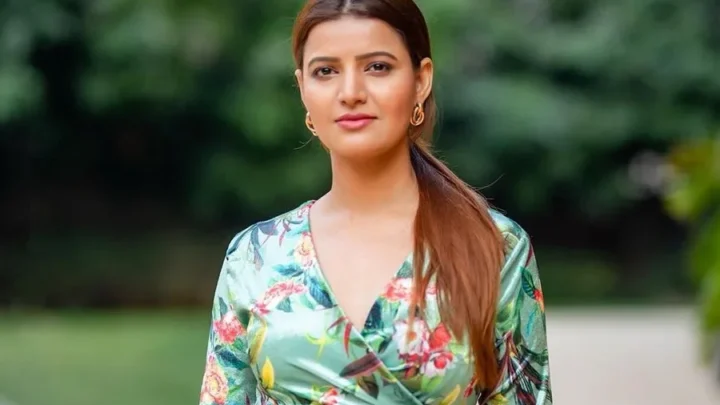 Sarika Biography: Ex-Husband, Age, Movies, Net Worth, Height, Parents, Daughters, Awards