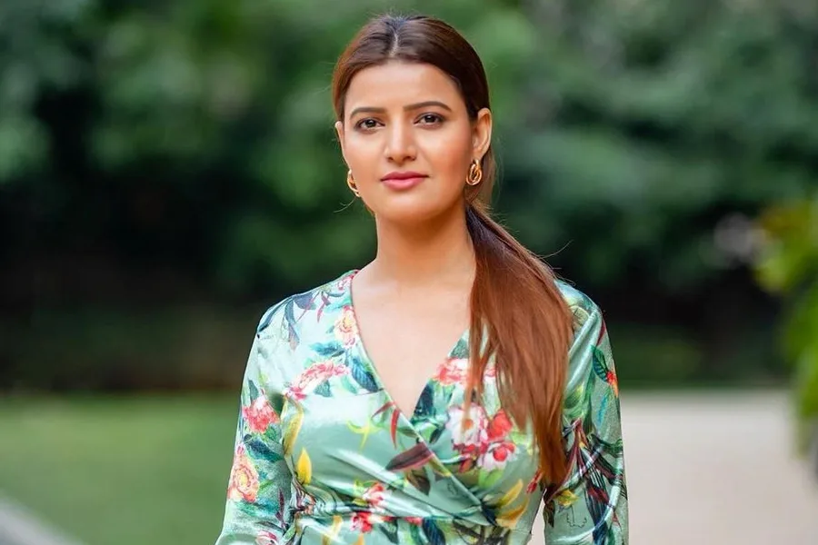 Sarika Biography: Ex-Husband, Age, Movies, Net Worth, Height, Parents, Daughters, Awards