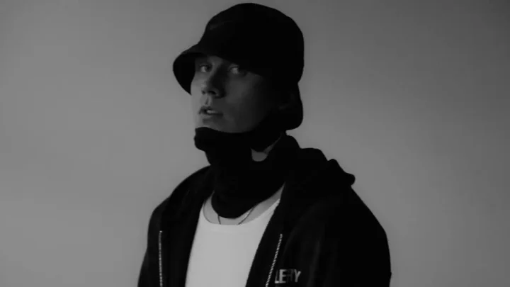 Sliki Biography: Age, Girlfriend, Net Worth, Songs, Nationality, Height, Awards