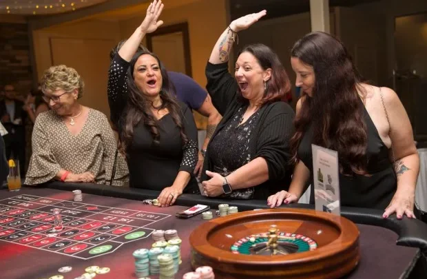 Celebrities Who Enjoy Casinos: Glamour and High Stakes