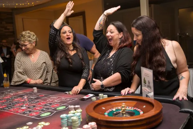 Celebrities Who Enjoy Casinos: Glamour and High Stakes
