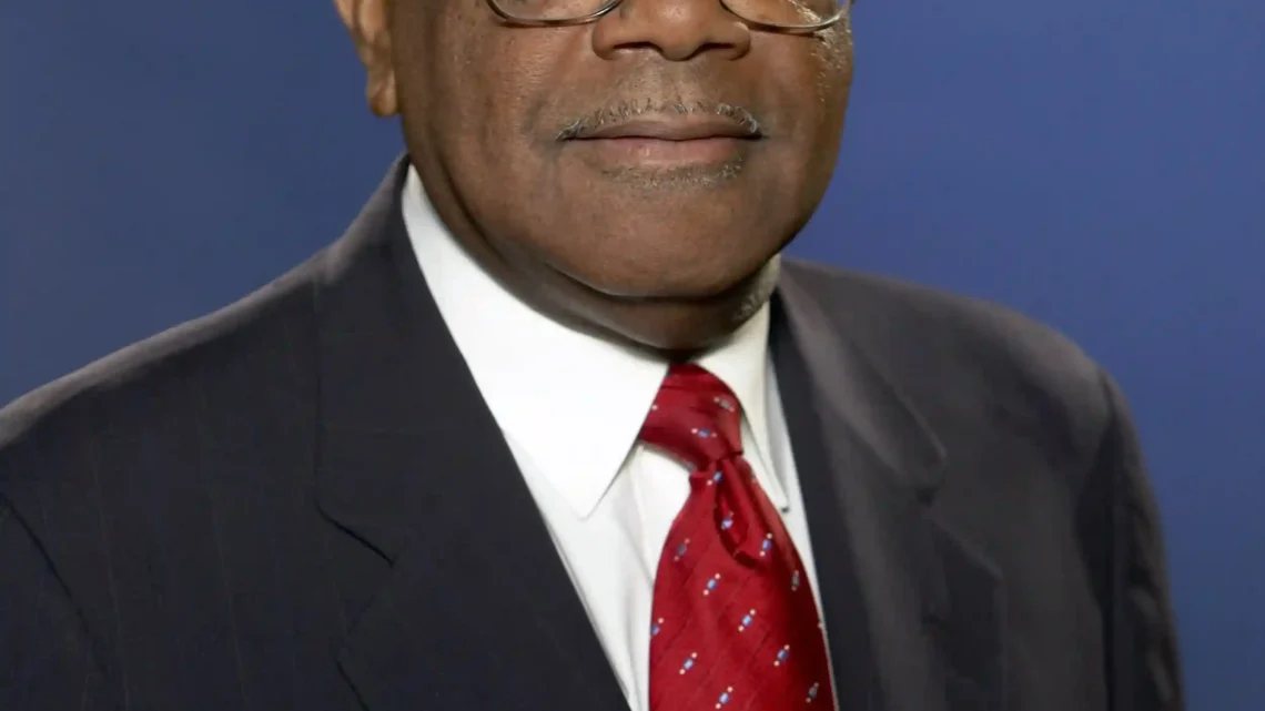 Trevor McDonald Biography: Awards, Children, Wife, Age, Net Worth, Siblings, Parents, Height, Ethnicity Trevor McDonald Biography: Awards, Children, Wife, Age, Net Worth, Siblings, Parents, Height, Ethnicity