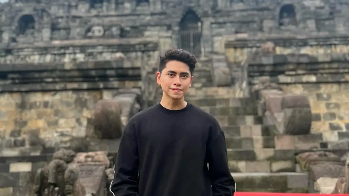 Athalla Naufal Biography: Movies, Girlfriend, Brother, Net Worth, Age, Parents, Height, Ethnicity Athalla Naufal Biography: Movies, Girlfriend, Brother, Net Worth, Age, Parents, Height, Ethnicity