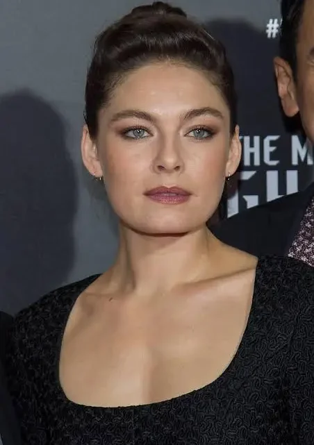 Alexa Davalos Biography: TV Series, Husband, Child, Films, Height, Ethnicity, Age, Net Worth, Siblings, Parents Alexa Davalos Biography: TV Series, Husband, Child, Films, Height, Ethnicity, Age, Net Worth, Siblings, Parents