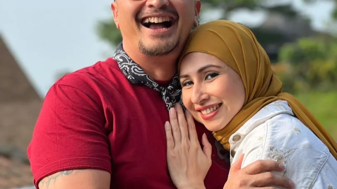 Ferry Maryadi Biography: Husband, Kids, Awards, Siblings, Net Worth, Age, Parents, Height, Ethnicity, TV Series, Movies Ferry Maryadi Biography: Husband, Kids, Awards, Siblings, Net Worth, Age, Parents, Height, Ethnicity, TV Series, Movies