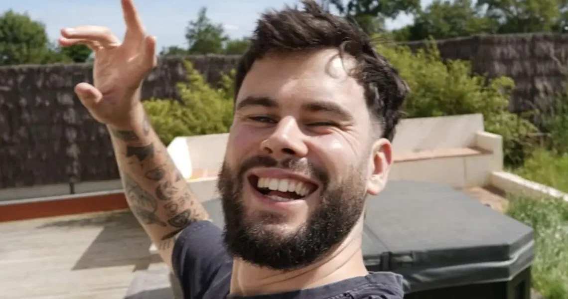 Lebouseuh Biography: Height, Ethnicity, Age, Net Worth, Siblings, Parents, YouTube Lebouseuh Biography: Height, Ethnicity, Age, Net Worth, Siblings, Parents, YouTube