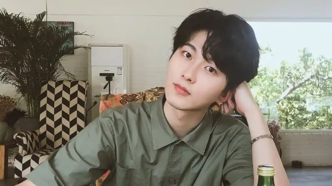 Li Geyang Biography: Films, Awards, Girlfriend, Height, Ethnicity, Age, Net Worth, Siblings, Parents Li Geyang Biography: Films, Awards, Girlfriend, Height, Ethnicity, Age, Net Worth, Siblings, Parents