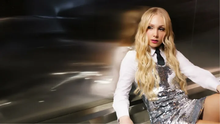 VIIVI Biography: Age, Net Worth, Boyfriend, Height, Wiki, Parents, Songs, Awards, Nationality