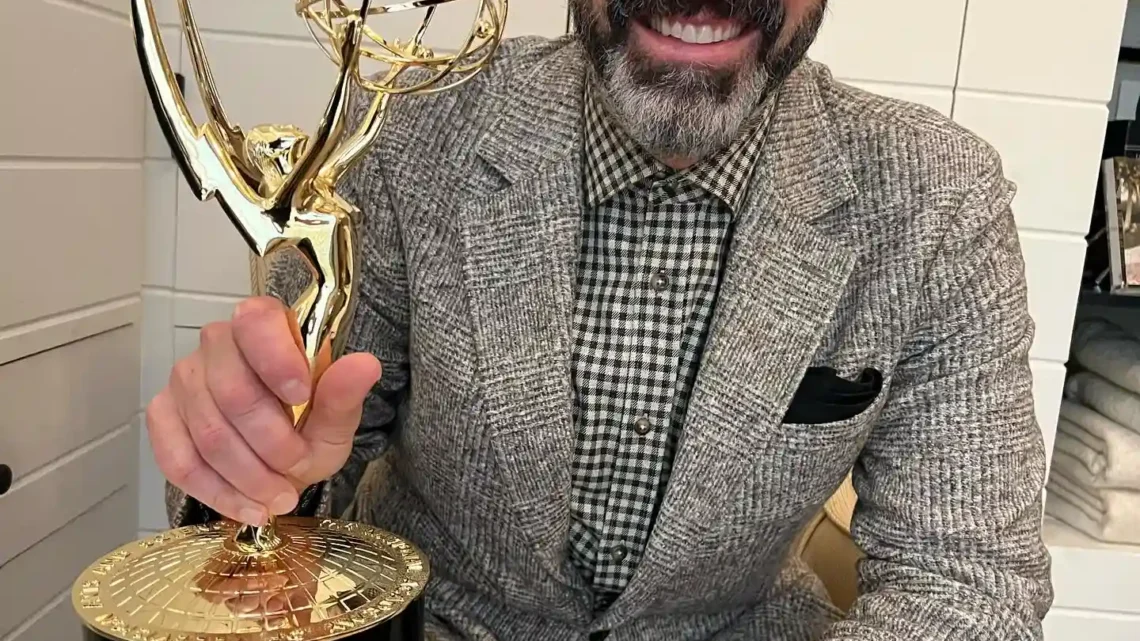 Tony Hale Biography: Height, Ethnicity, Age, Net Worth, Siblings, Parents, Books, Movies, Awards, Wife, Child Tony Hale Biography: Height, Ethnicity, Age, Net Worth, Siblings, Parents, Books, Movies, Awards, Wife, Child