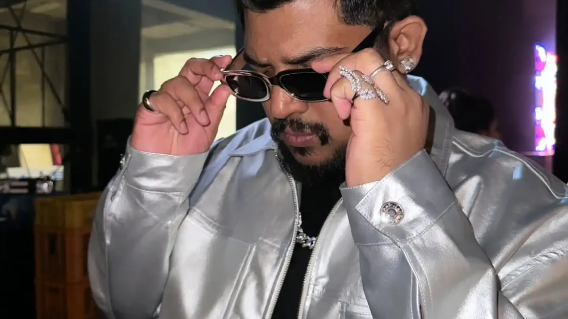 Sanuka Wickramasinghe Biography: Height, Ethnicity, Age, Net Worth, Siblings, Parents, Music, Awards, Girlfriend Sanuka Wickramasinghe Biography: Height, Ethnicity, Age, Net Worth, Siblings, Parents, Music, Awards, Girlfriend