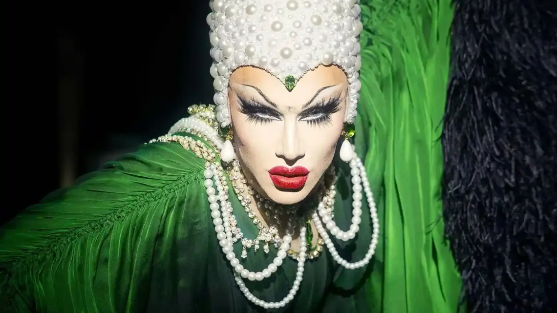 Sasha Velour Biography: Siblings, Height, Parents, Ethnicity, Age, Net Worth, Awards, TV Shows, Boyfriend Sasha Velour Biography: Siblings, Height, Parents, Ethnicity, Age, Net Worth, Awards, TV Shows, Boyfriend