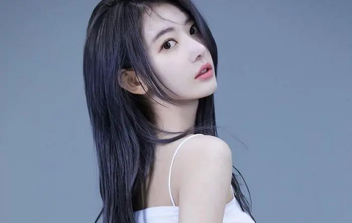 Sakura Miyawaki Biography: Nationality, Age, Family, Net worth, Songs, Boyfriend, Wikipedia Sakura Miyawaki Biography: Nationality, Age, Family, Net worth, Songs, Boyfriend, Wikipedia