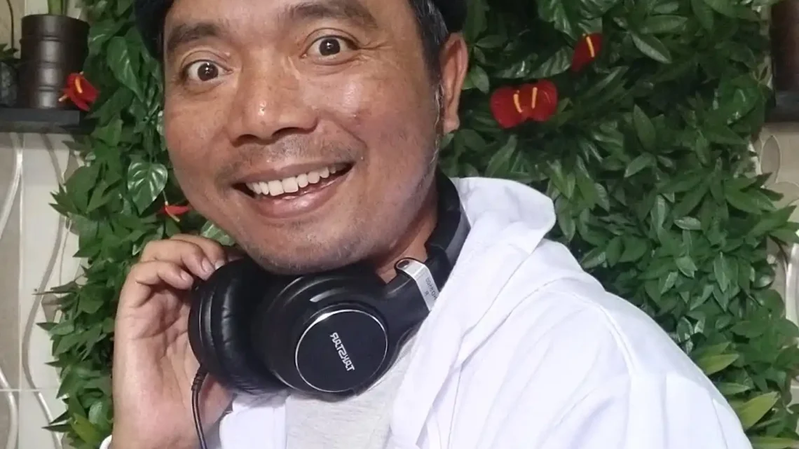 Udin Penyok Biography: TV Shows & Series, Siblings, Net Worth, Age, Parents, Height, Ethnicity, Children, Husband Udin Penyok Biography: TV Shows & Series, Siblings, Net Worth, Age, Parents, Height, Ethnicity, Children, Husband