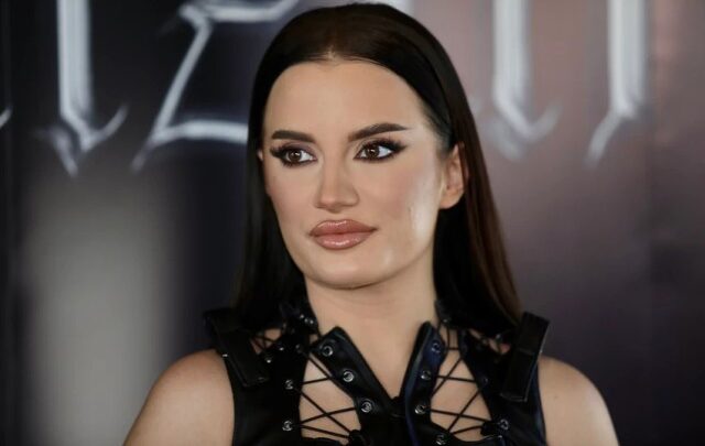 Barbara Bobak Biography: Age, Net Worth, Songs, Albums, Parents, Height, Career, Boyfriend