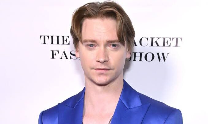 Calum Worthy Biography: Age, Height, Net Worth, Parents, Wife, Kids, TV Shows, Movies