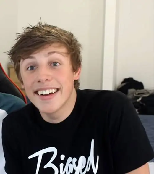Harry Lewis Biography: Age, Net Worth, Height, Parents, YouTube, Songs Harry Lewis Biography: Age, Net Worth, Height, Parents, YouTube, Songs