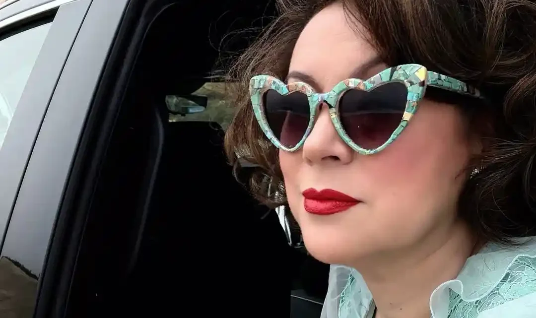 Jennifer Tilly Makes an Appearance on The Real Housewives of Beverly Hills Jennifer Tilly Makes an Appearance on The Real Housewives of Beverly Hills