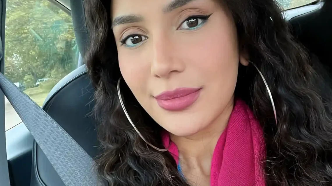 Amena Khan Biography: Brands, Net Worth, Age, Parents, Height, Ethnicity, Siblings, Children, Husband Amena Khan Biography: Brands, Net Worth, Age, Parents, Height, Ethnicity, Siblings, Children, Husband