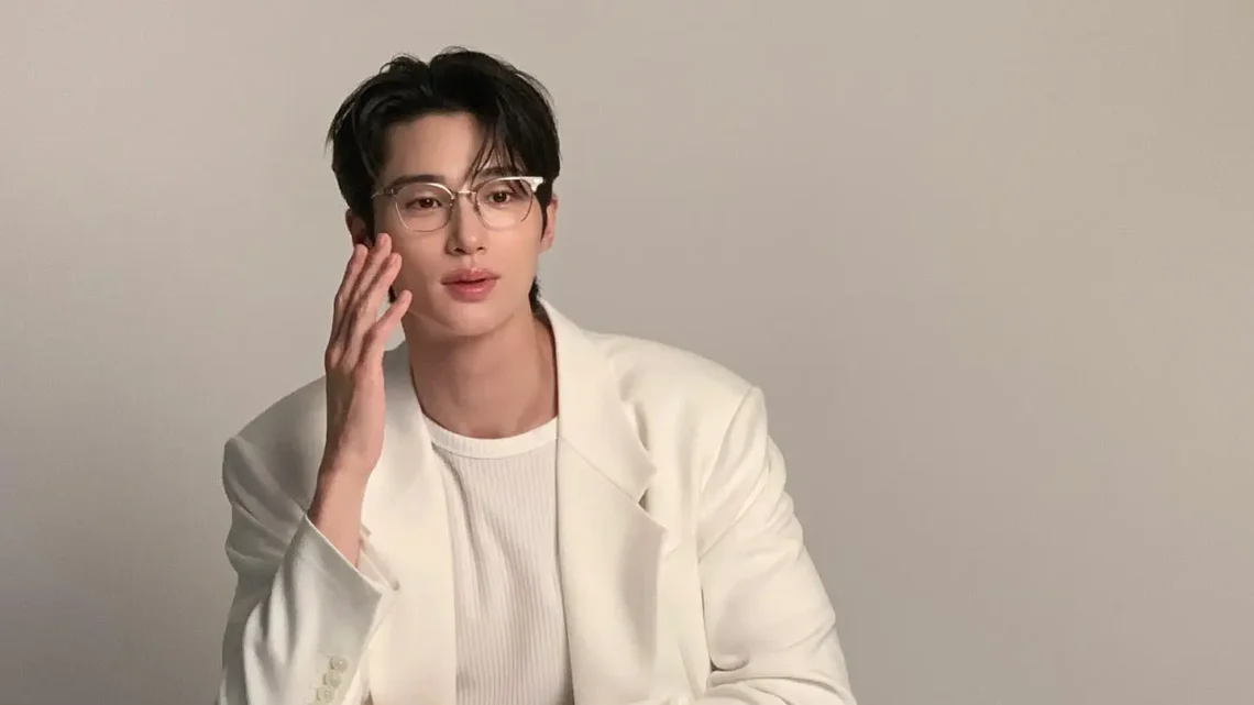 Byeon Woo-seok Biography: Email Address, TV Series, Girlfriend, Net Worth, Age, Height, Parents, Ethnicity, Siblings Byeon Woo-seok Biography: Email Address, TV Series, Girlfriend, Net Worth, Age, Height, Parents, Ethnicity, Siblings