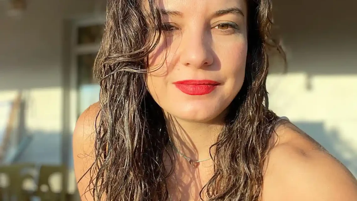 İrem Altuğ Biography: Movies, Boyfriend, TV Series, Ethnicity, Siblings, Net Worth, Age, Height, Family İrem Altuğ Biography: Movies, Boyfriend, TV Series, Ethnicity, Siblings, Net Worth, Age, Height, Family