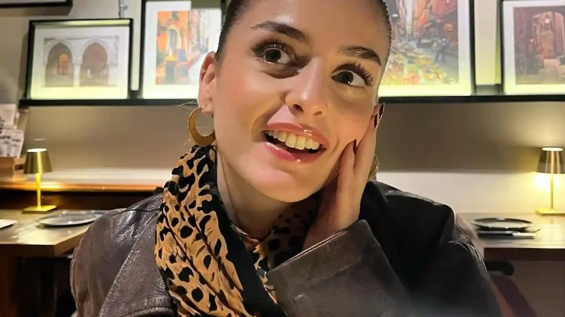 Selen Özbayrak Biography: Ethnicity, Siblings, Net Worth, Age, Height, Parents, Movies, Awards, Boyfriend Selen Özbayrak Biography: Ethnicity, Siblings, Net Worth, Age, Height, Parents, Movies, Awards, Boyfriend