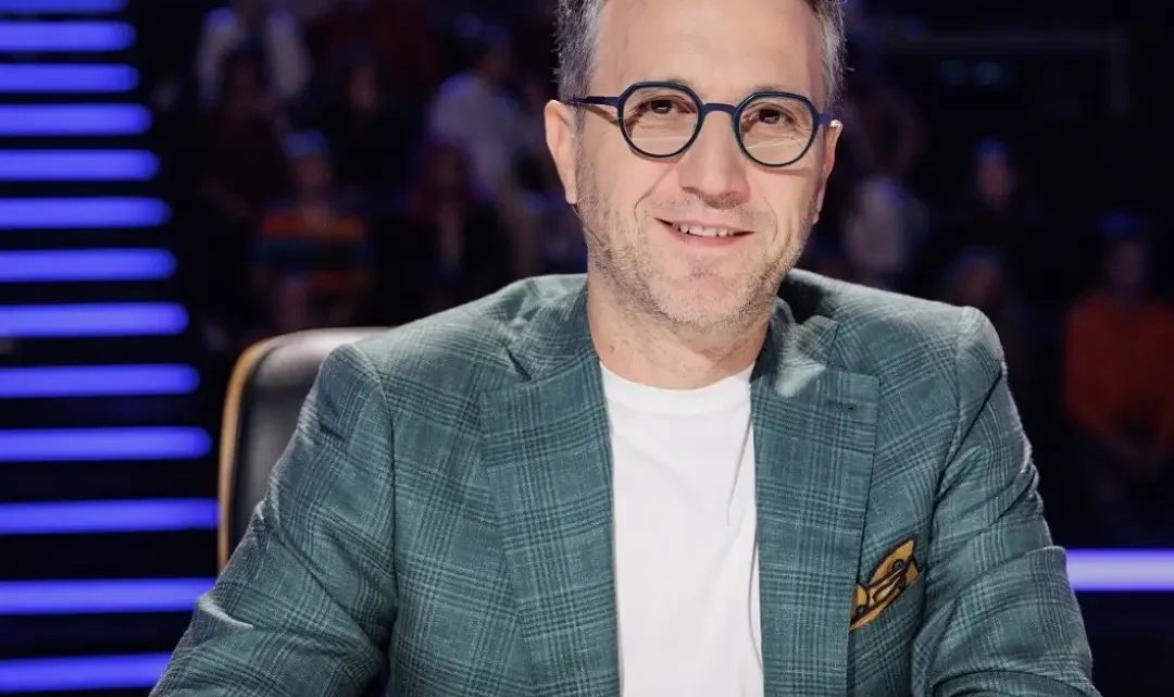 Andi Moisescu Biography: TV Host, Children, Wife, Movies, Parents, Ethnicity, Siblings, Net Worth, Age, Height, Awards Andi Moisescu Biography: TV Host, Children, Wife, Movies, Parents, Ethnicity, Siblings, Net Worth, Age, Height, Awards