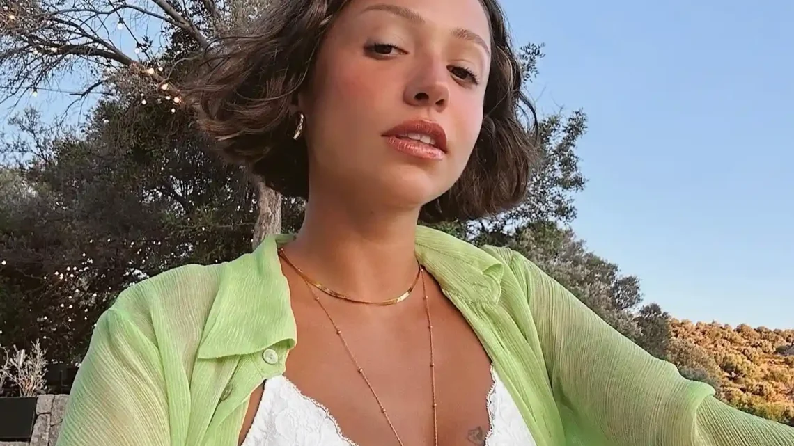 Zeynep Bastık Biography: Boyfriend, Movies, Ethnicity, Siblings, Family, Music, Net Worth, Age, Height Zeynep Bastık Biography: Boyfriend, Movies, Ethnicity, Siblings, Family, Music, Net Worth, Age, Height