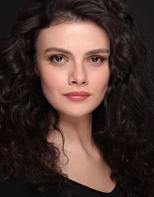 Sinem Ünsal Biography: Boyfriend, Age, Height, Net Worth, Movies & TV Shows, Parents Sinem Ünsal Biography: Boyfriend, Age, Height, Net Worth, Movies & TV Shows, Parents