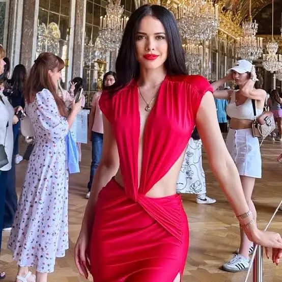 Laura Contreras Biography Age Net Worth Boyfriend Height Parents 