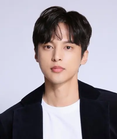 Sun-Woo Yoon Biography: Age, Net Worth, Wife, Height, Movies & TV Shows, Real Name Sun-Woo Yoon Biography: Age, Net Worth, Wife, Height, Movies & TV Shows, Real Name