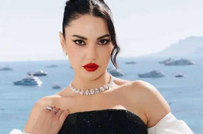 Dorra Zarrouk Biography: Age, Husband, Net Worth, Movies, TV Shows, Career Dorra Zarrouk Biography: Age, Husband, Net Worth, Movies, TV Shows, Career
