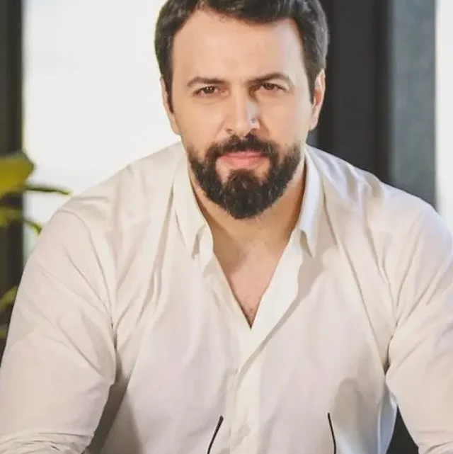 Taim Hassan Biography: Age, Wife, Kids, Net Worth, Height, Movies & TV Shows Taim Hassan Biography: Age, Wife, Kids, Net Worth, Height, Movies & TV Shows