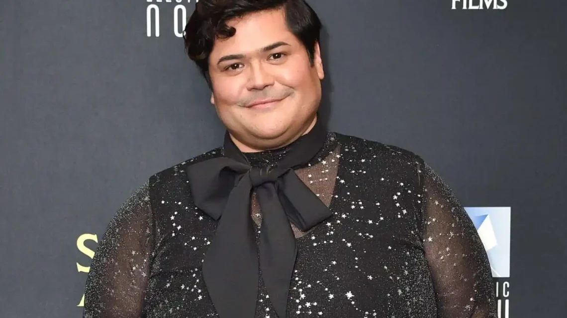 Harvey Guillén Biography: Age, Net Worth, Girlfriend, Height, Instagram, Real Name Harvey Guillén Biography: Age, Net Worth, Girlfriend, Height, Instagram, Real Name