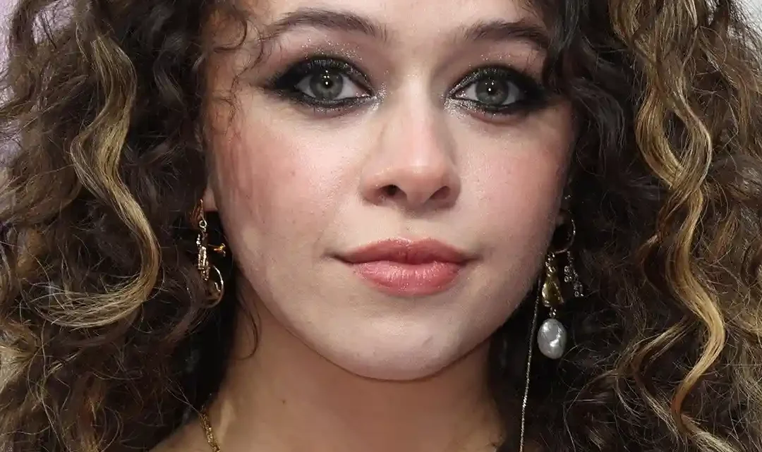 Isis Hainsworth Biography: Boyfriend, Age, Height, Net Worth, Movies & TV Shows, Parents, Siblings Isis Hainsworth Biography: Boyfriend, Age, Height, Net Worth, Movies & TV Shows, Parents, Siblings