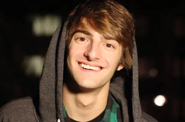 Dave Days Biography: Age, Net Worth, Girlfriend, Height, Real Name, YouTube, Songs Dave Days Biography: Age, Net Worth, Girlfriend, Height, Real Name, YouTube, Songs