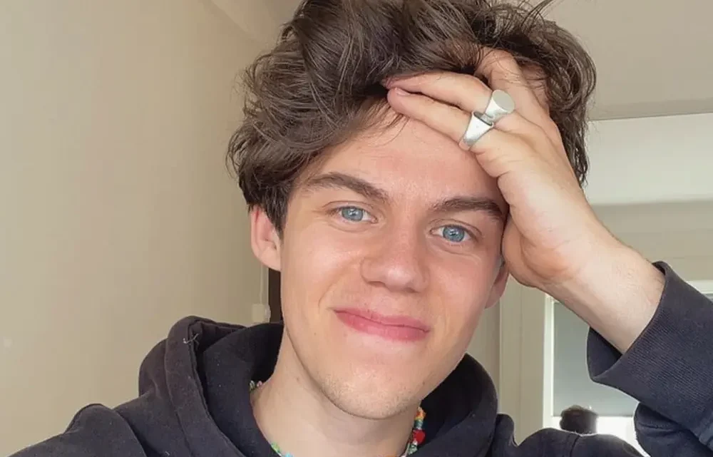 Peder Elias Biography: Age, Girlfriend, Net Worth, Height, Songs, Albums, Parents, Choir Peder Elias Biography: Age, Girlfriend, Net Worth, Height, Songs, Albums, Parents, Choir