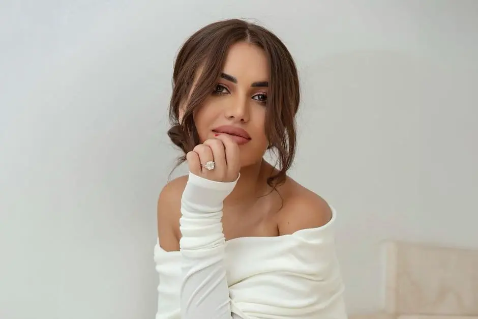 Nojoud Alrumaihi Biography: Age, Husband, Net Worth, Children, Career, Height, Instagram Nojoud Alrumaihi Biography: Age, Husband, Net Worth, Children, Career, Height, Instagram