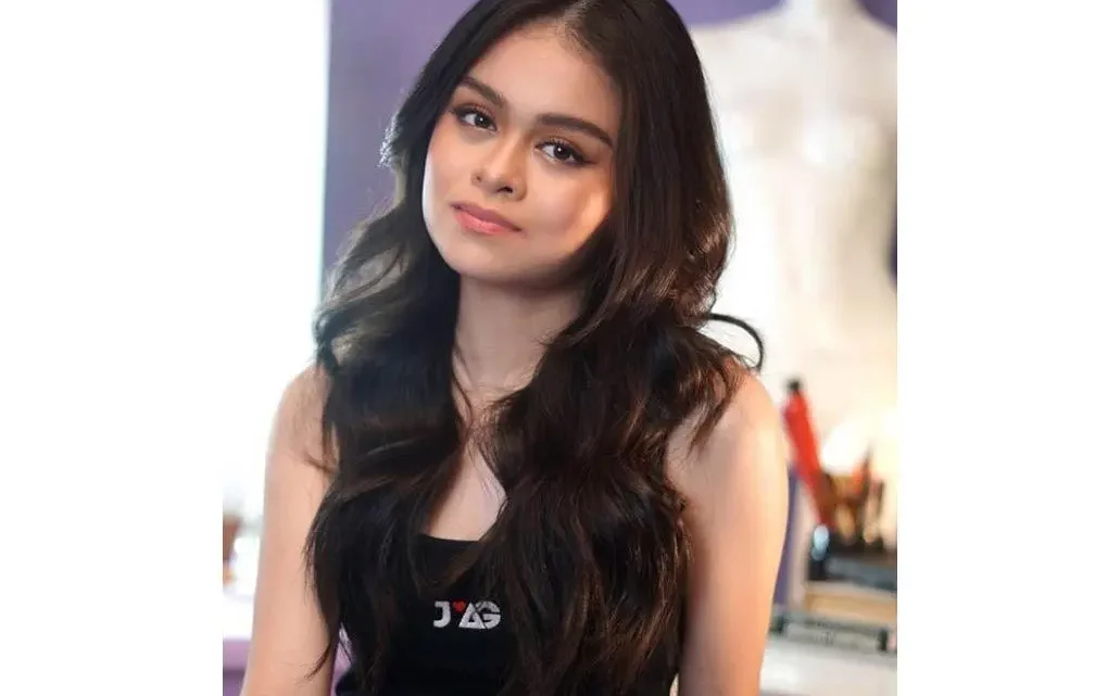 Esang de Torres Biography: Boyfriend, Age, Height, Net Worth, Parents, Songs, Career, Brother Esang de Torres Biography: Boyfriend, Age, Height, Net Worth, Parents, Songs, Career, Brother