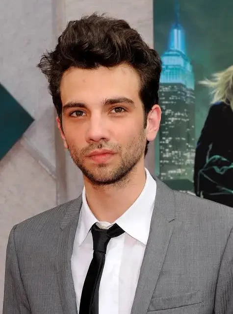 Jay Baruchel Biography: Wife, Age, Son, Height, Net Worth, Parents, Movies & TV Shows, Sister