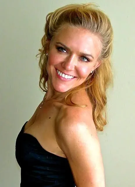 Dominique Swain Biography: Age, Husband, Net Worth, Movies & TV Shows, Height, Parents, Siblings Dominique Swain Biography: Age, Husband, Net Worth, Movies & TV Shows, Height, Parents, Siblings