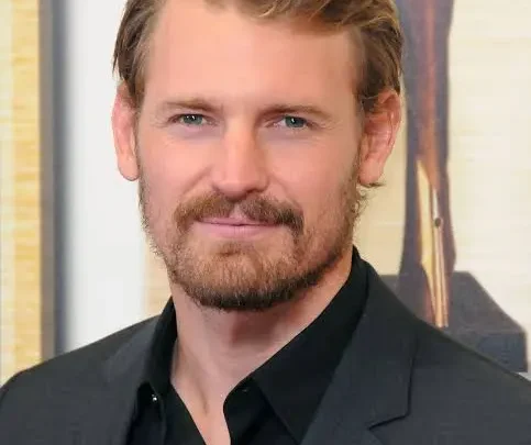 Josh Pence Biography: Age, Girlfriend, Net Worth, Height, Career, Siblings, Parents Josh Pence Biography: Age, Girlfriend, Net Worth, Height, Career, Siblings, Parents
