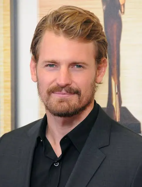 Josh Pence Biography: Age, Girlfriend, Net Worth, Height, Career, Siblings, Parents Josh Pence Biography: Age, Girlfriend, Net Worth, Height, Career, Siblings, Parents
