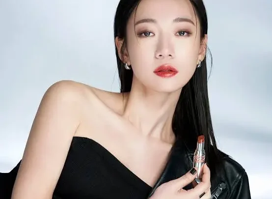 Julia Wu (singer) Biography: Sister, Age, Parents, Net Worth, Songs, Albums, Career, Education Julia Wu (singer) Biography: Sister, Age, Parents, Net Worth, Songs, Albums, Career, Education