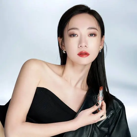 Julia Wu (singer) Biography: Sister, Age, Parents, Net Worth, Songs, Albums, Career, Education Julia Wu (singer) Biography: Sister, Age, Parents, Net Worth, Songs, Albums, Career, Education
