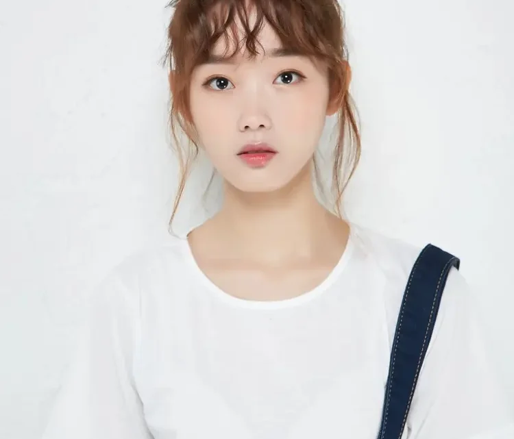 Lee Yoo-mi Biography: Age, Height, Net Worth, Husband, Career, Awards Lee Yoo-mi Biography: Age, Height, Net Worth, Husband, Career, Awards